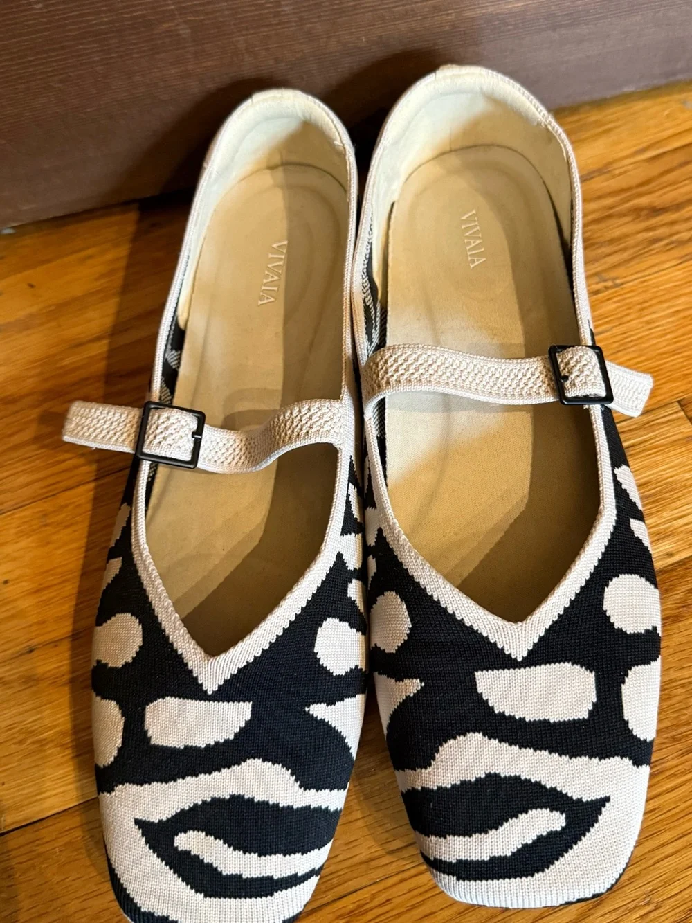 Vivaia Women's Black & White Mary Jane Flats size 43